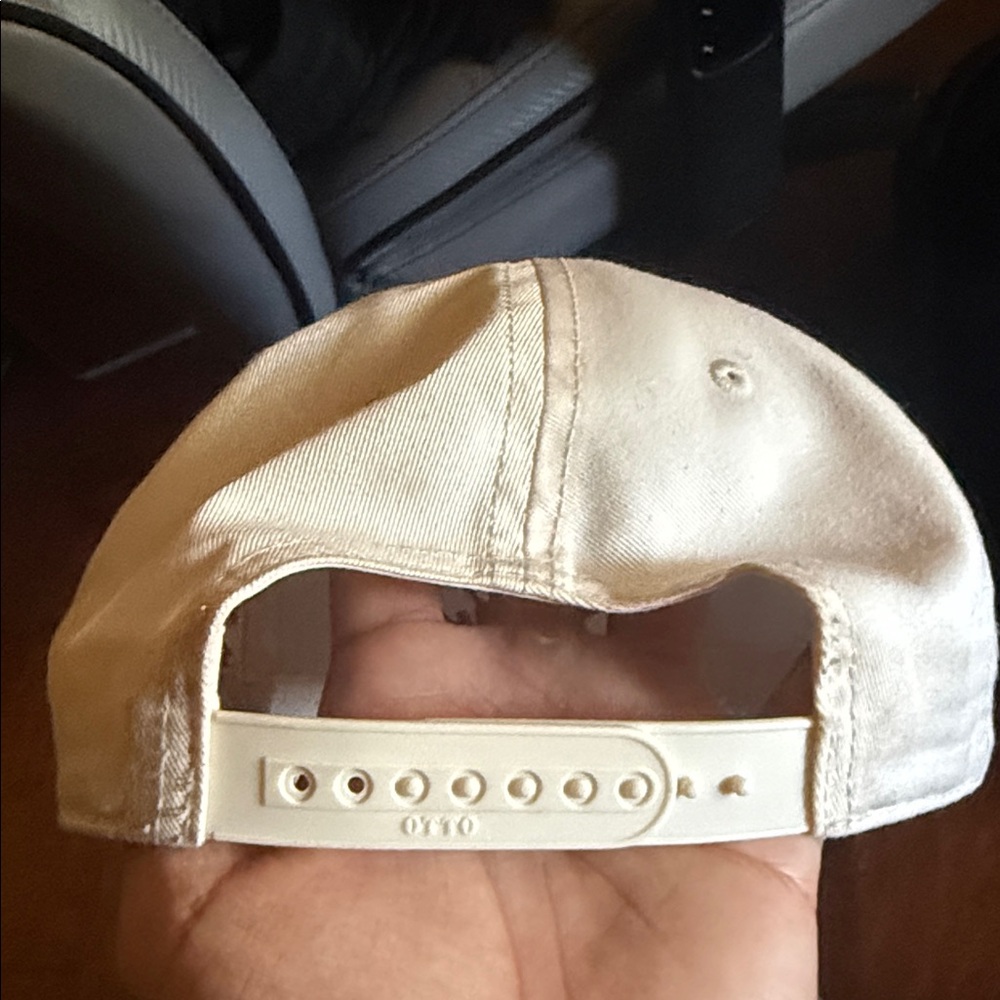 Cream SnapBack - Picture 3 of 4